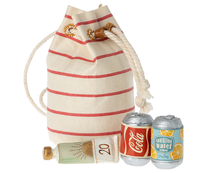 Bag with Beach Essentials, Mouse