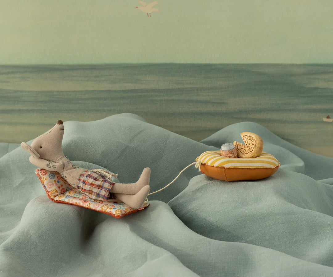 Beach Mouse with Air Matress, Dad-Flower
