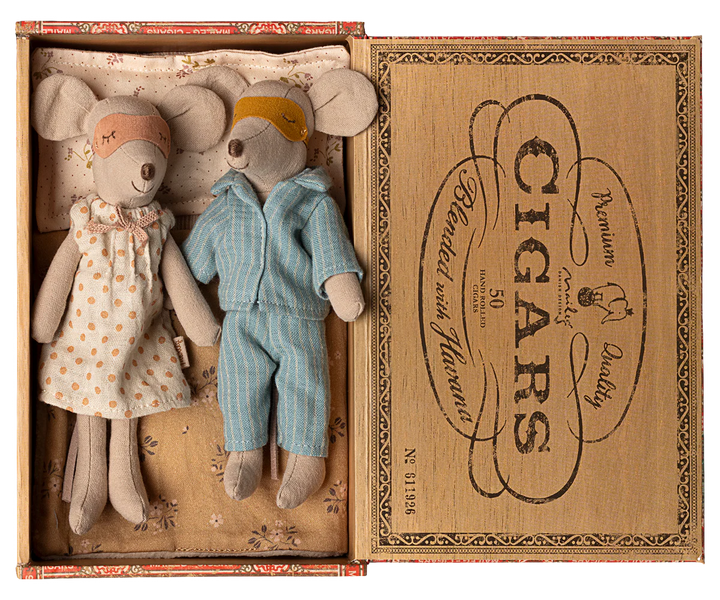 Mum & Dad in Cigarbox, Mouse