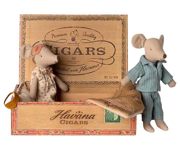 Mum & Dad in Cigarbox, Mouse