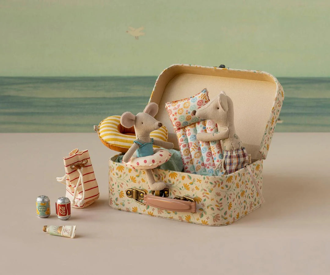 Bag with Beach Essentials, Mouse