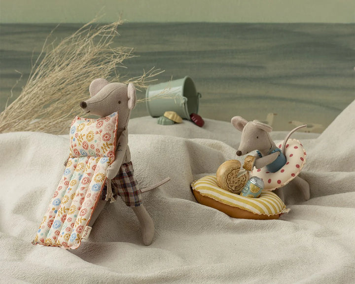Beach Mouse with Air Matress, Dad-Flower