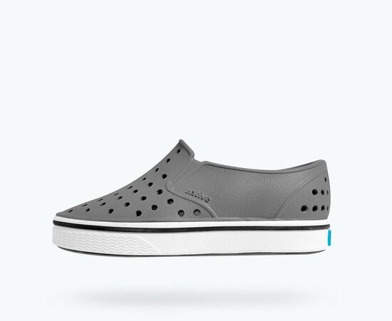 miles • dublin grey / shell white