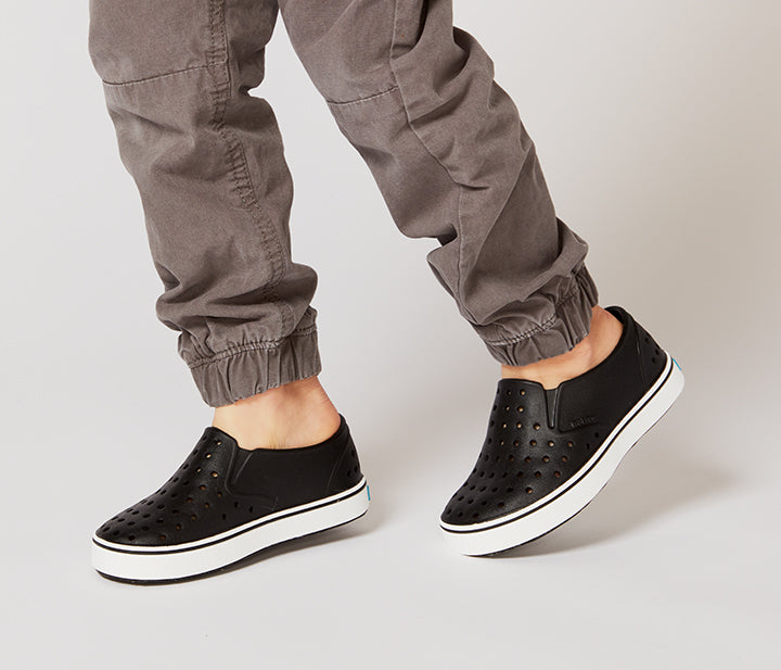 miles • dublin grey / shell white